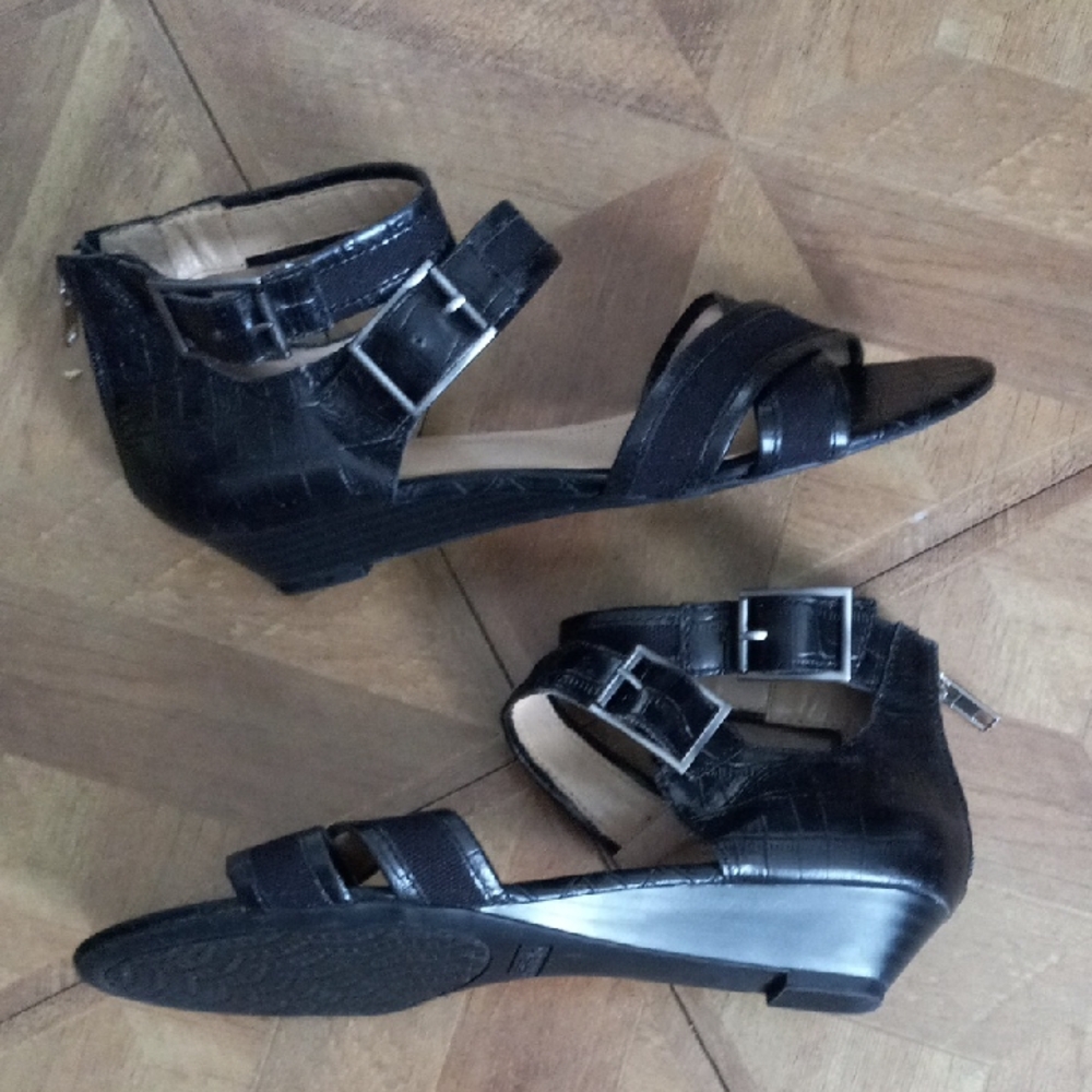 Circa Joan & David Luxe Black Leather Sandals